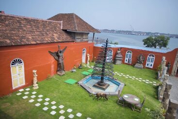 هتل Ginger House Museum