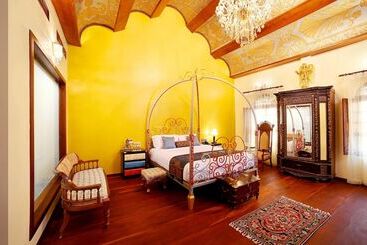 هتل Ginger House Museum