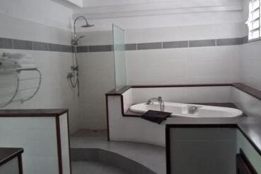 هتل Hostellerie Des Châteaux