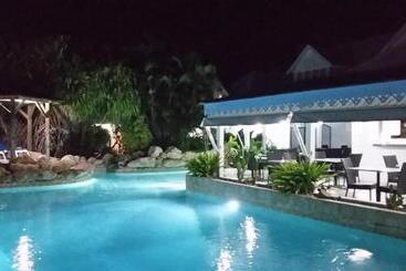 هتل Hostellerie Des Châteaux