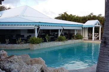 هتل Hostellerie Des Châteaux