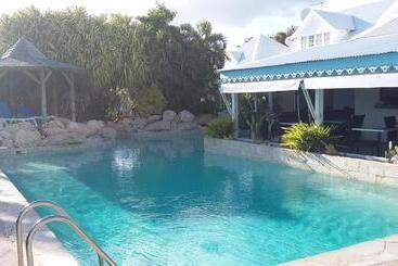 هتل Hostellerie Des Châteaux
