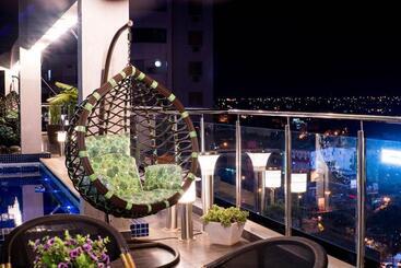 هتل Howard Johnson Ciudad Del Este
