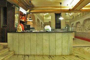 هتل Iroomz Shanbhag Towers International