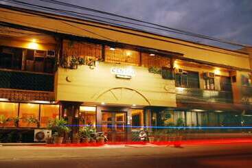 تختخواب و صبحانه Centro Mactan Suites