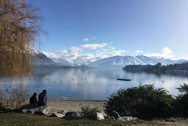 تختخواب و صبحانه Tempest On Wanaka