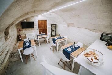 Petit Hotel 5 Fars