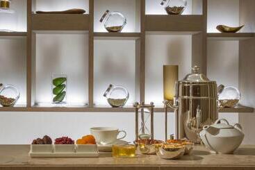 هتل The St. Regis Astana