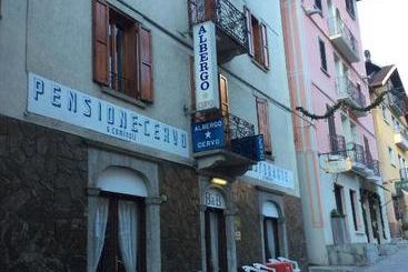 ホテル Albergo Cervo