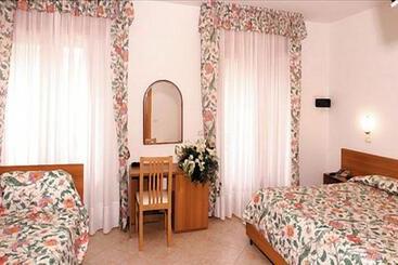 Отель Albergo Ristorante Il Laghetto