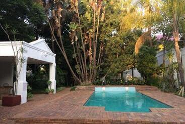 هتل Polokwane Place