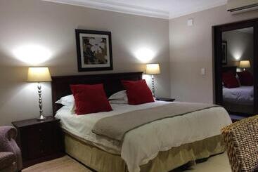 هتل Polokwane Place