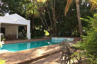 هتل Polokwane Place