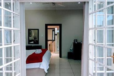 هتل Polokwane Place