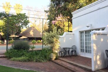 هتل Polokwane Place