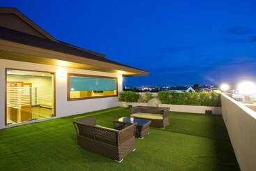هتل Romantic Khon Kaen