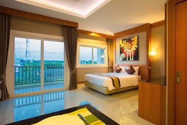 هتل Romantic Khon Kaen