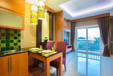 هتل Romantic Khon Kaen