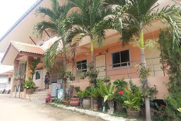 مُتل Meesuk Mansion