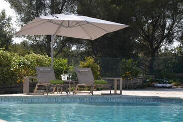 تختخواب و صبحانه Domaine De Claude