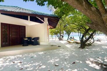 Embudu Village Resort