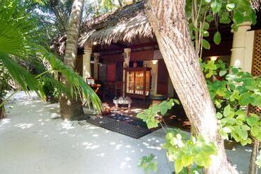 Embudu Village Resort