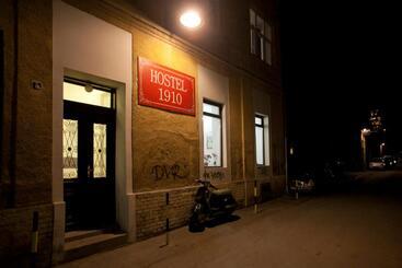 Hostel 1910