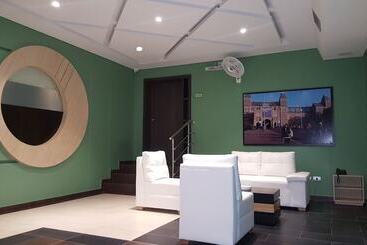 هتل 56 Avenue Plaza