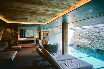 هتل Hôtel De Rougemont & Spa