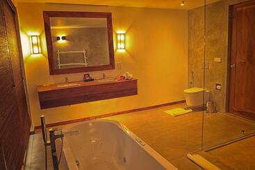 هتل Kings Pavilion Luxury