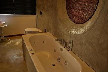 هتل Kings Pavilion Luxury