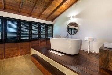 هتل Kings Pavilion Luxury