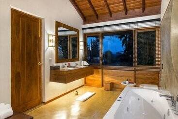 هتل Kings Pavilion Luxury