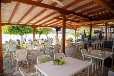 هتل Nydri Beach