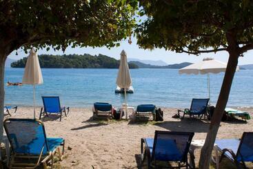 هتل Nydri Beach