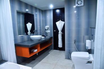 هتل Regenta Inn Vadodara, 500m From Railway Station