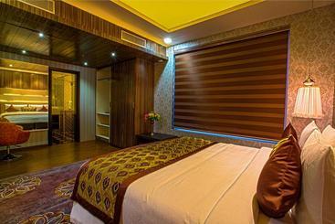 هتل Palette Savvy Grand