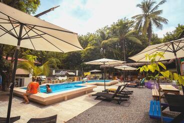 هتل Selina Santa Teresa North   Hostel