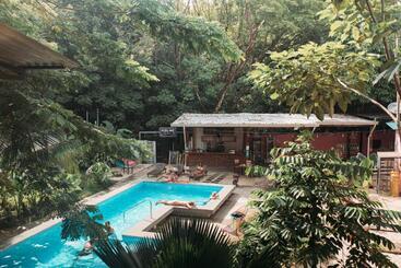 هتل Selina Santa Teresa North   Hostel