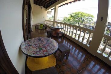 Le Monde Hostel   Suites E Camas