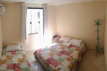 Le Monde Hostel   Suites E Camas