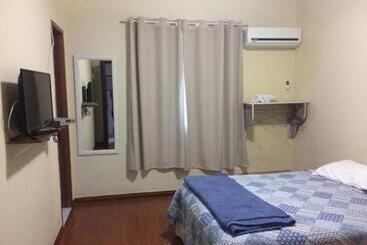 Le Monde Hostel   Suites E Camas