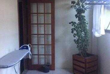 Le Monde Hostel   Suites E Camas