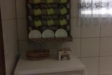 Le Monde Hostel   Suites E Camas