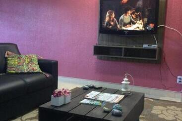 Le Monde Hostel   Suites E Camas