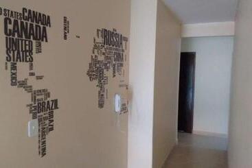 Le Monde Hostel   Suites E Camas
