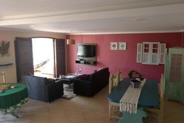 Le Monde Hostel   Suites E Camas