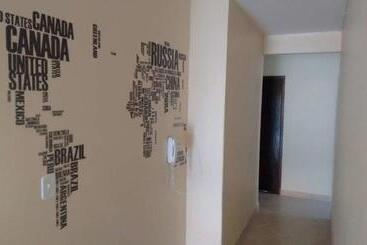 Le Monde Hostel   Suites E Camas