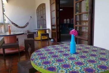 Le Monde Hostel   Suites E Camas