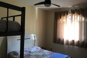 Le Monde Hostel   Suites E Camas